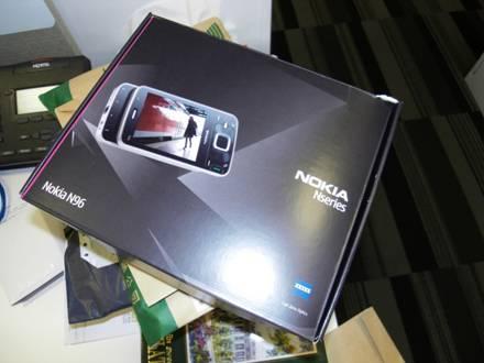 新浪手机独家:诺基亚将推出李小龙纪念版手机(3)