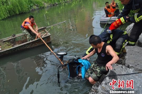 校方回应哥哥救弟弟双双溺亡(哥哥落水弟弟去救 11岁孪生兄弟不幸双双溺亡)