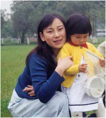 成都新浪妈妈宝宝春游姐妹俩涵妈和涵涵