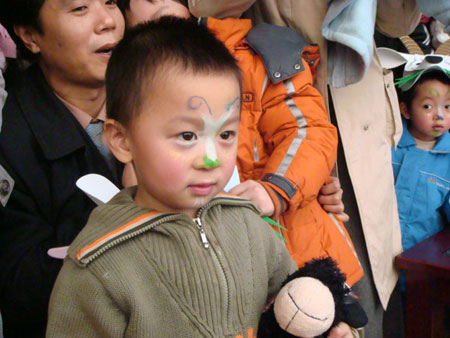 泡泡口香糖演出互动剧照可爱的山羊妆