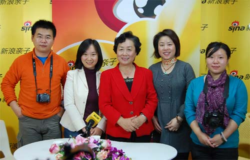 "知心姐姐专家"走进"新浪亲子大讲堂"讲座系列(卢勤与团队成员)知心