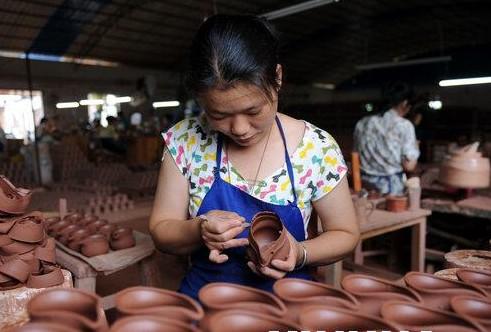 钦州坭兴陶器走俏海外