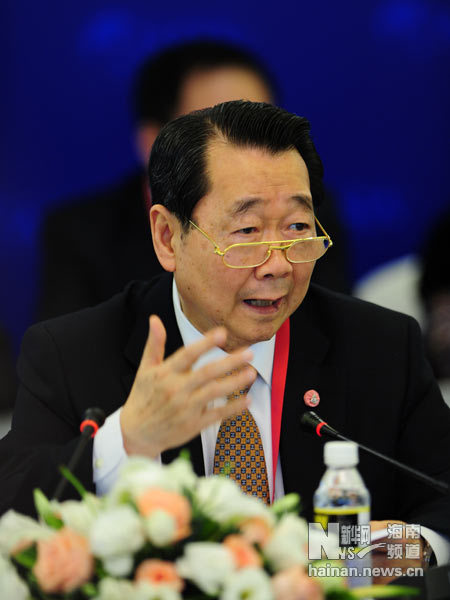 4月3日,泰国正大集团董事长谢国民主持会议