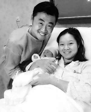 李娜一家三口.亲亲宝贝.