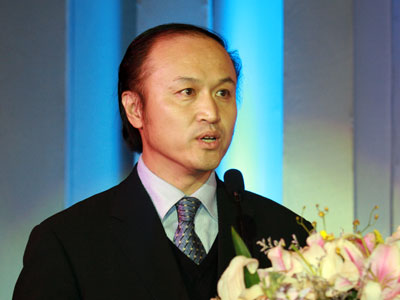 图文:北京青年报社社长张延平在午宴上讲话