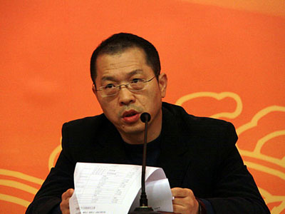 图文中央电视台新闻中心副主任梁建增