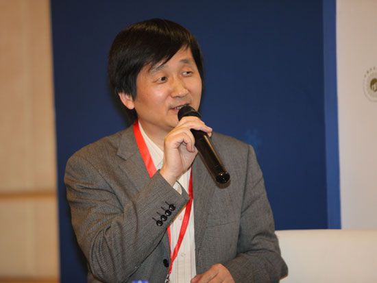 图文:论坛主持人财新传媒副总编辑杨大明