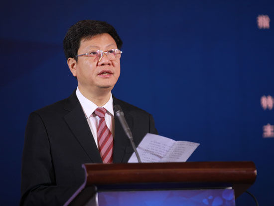 上图为广州市市长陈建华.(图片来源:新浪财经 梁斌 摄)