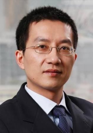 兴业全球副总兼投资总监王晓明(新浪财经配图)