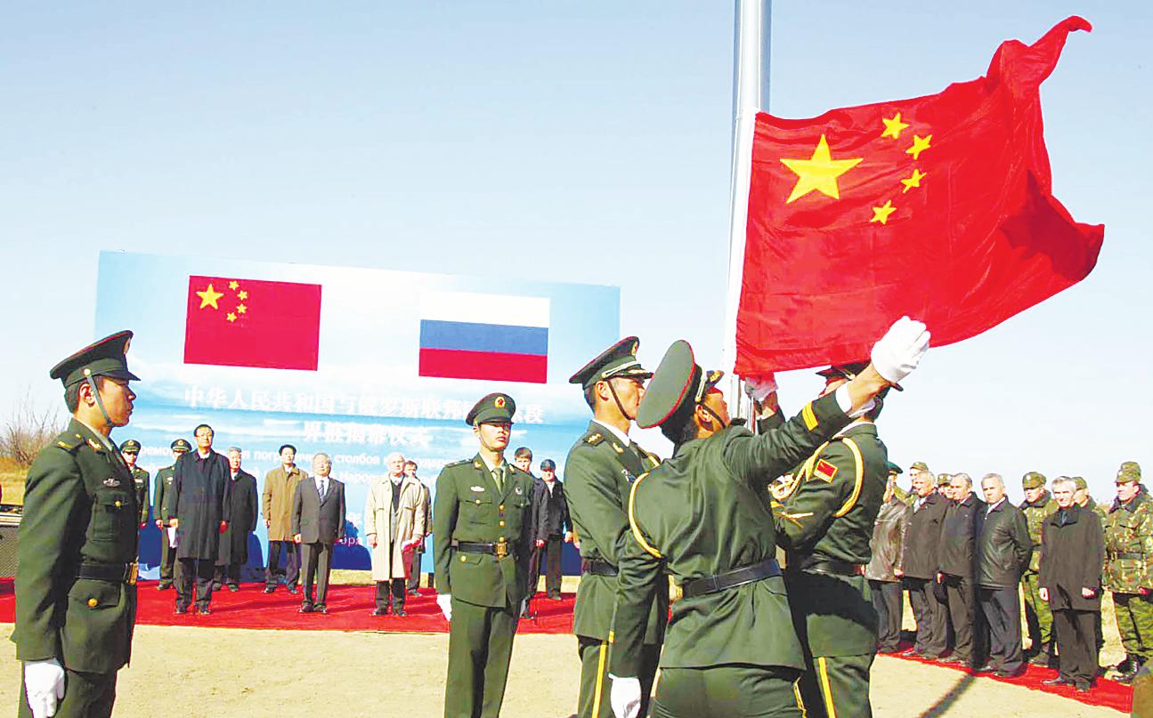 中国俄罗斯国旗握手图片