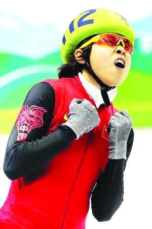 王濛短道速滑摘个人第三金 中国国歌五度响彻冬奥会_滚动新闻_新浪财经_新浪网