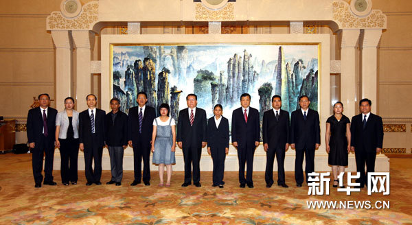 李长春在京看望郑垧靖同志先进事迹报告团成员