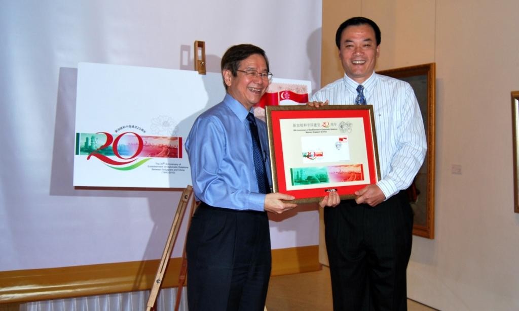 中新两国邮政联手发行纪念邮资信封 摄影 陶杰