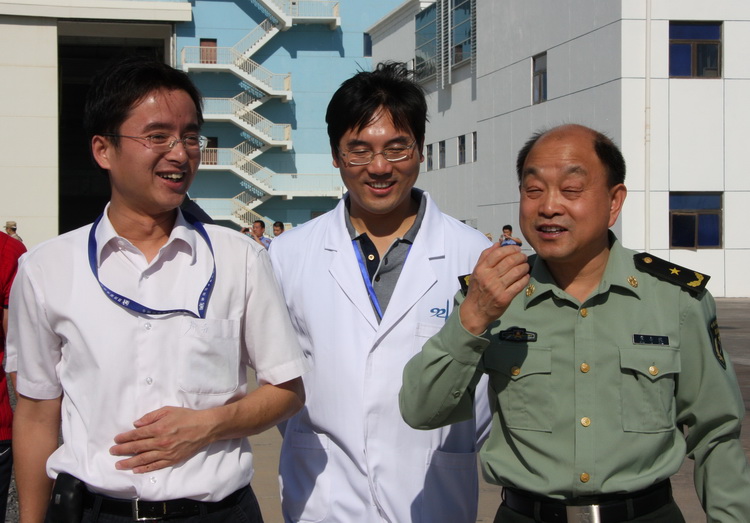 护送飞船转场 左起:金勇 齐春棠  崔吉俊 左赛春摄