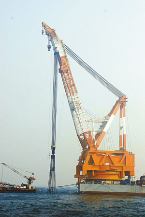 "华天龙"可容纳300人工作生活