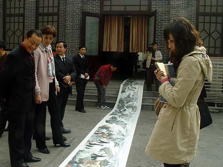 农民画家3年绘成29米长卷赠给北京奥运会(图)