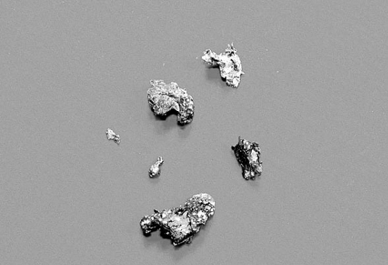 骨灰里,六块日军弹片