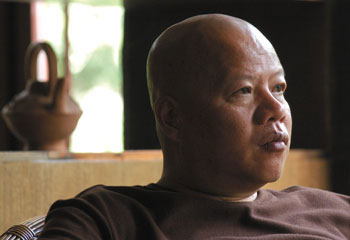 在报到处甫一登记,便立马急翻报到名册,看云南代表中有无"于坚".