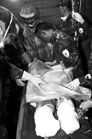 被困百五小时高位截断双腿女子逃出生天