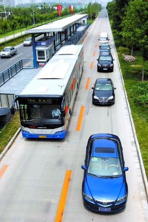 昨天,本市快速公交3号线—安立路大容量公交建成通车.