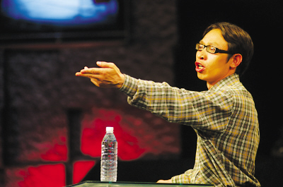 北京,"范跑跑"在参加节目时反驳他人观点,阐述自己的言论 (资料图片)