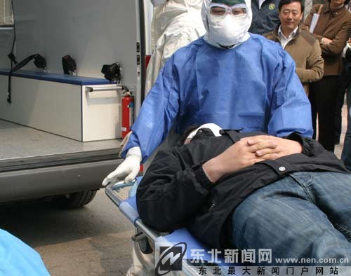 规范救治"患者" 辽举行人感染猪禽流感应急演练