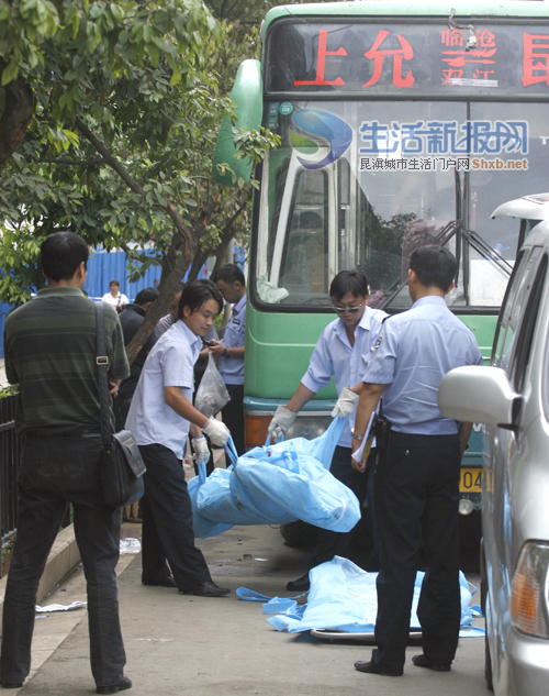 上允到昆明客车 抢匪行凶遇抵抗一死一伤