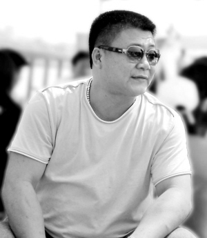 阳江黑帮两名首恶出庭受审