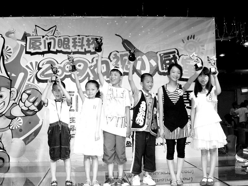 小厨星由邱之奕获得,庄汪 ,张毅东等其他5名选手分别获得最佳台风奖