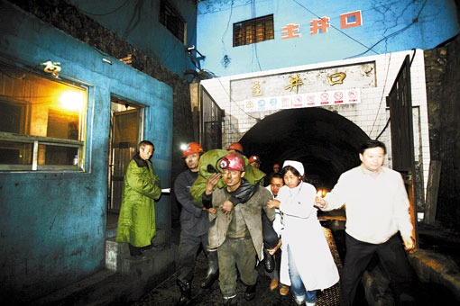 神木永兴高庄煤矿冒顶事故救援创奇迹 3矿工被困8天成功获救