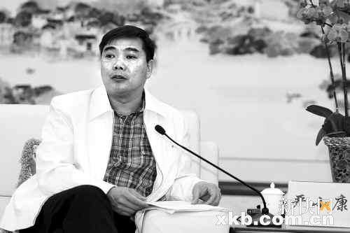 东莞市副市长严小康表示,将推出多项优惠政策促进文化创意产业发展.