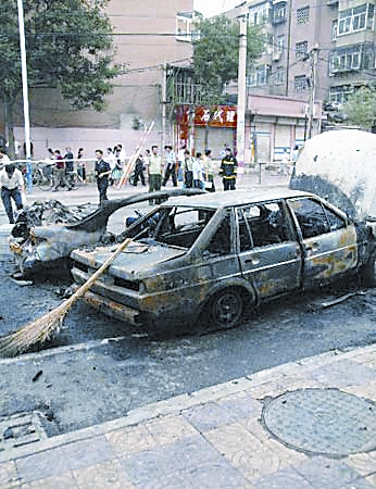 2007年7月9日17时30分左右,济南市市区建设路发生一起轿车爆炸事故