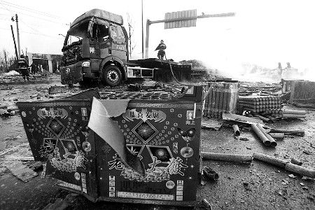 加油站旁鞭炮车炸成麻花 事发沈阳,一名小伙被毁容伤势严重