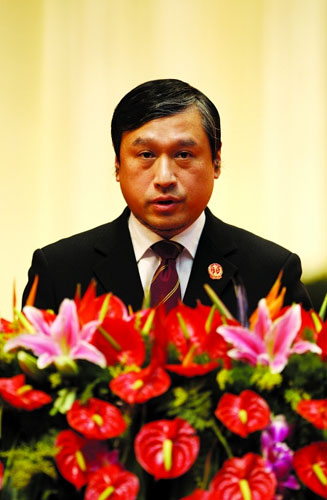 打黑   去年共审结以杨天庆,陈知益,王兴强等为首的27件黑社会