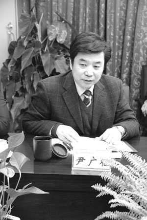 崇文区旅游局局长尹广枢   整合传统民俗及老字号等非物质文化遗产