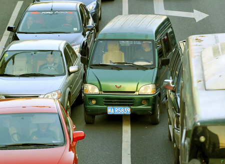 福州交通顽疾:随意变道 马路成司机赛车场_新闻中心_新浪网