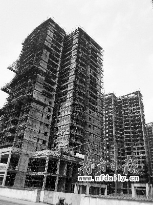 6栋22层高楼封顶后烂尾