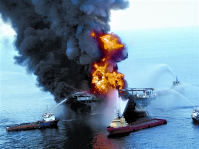 美海上钻井平台爆炸燃烧