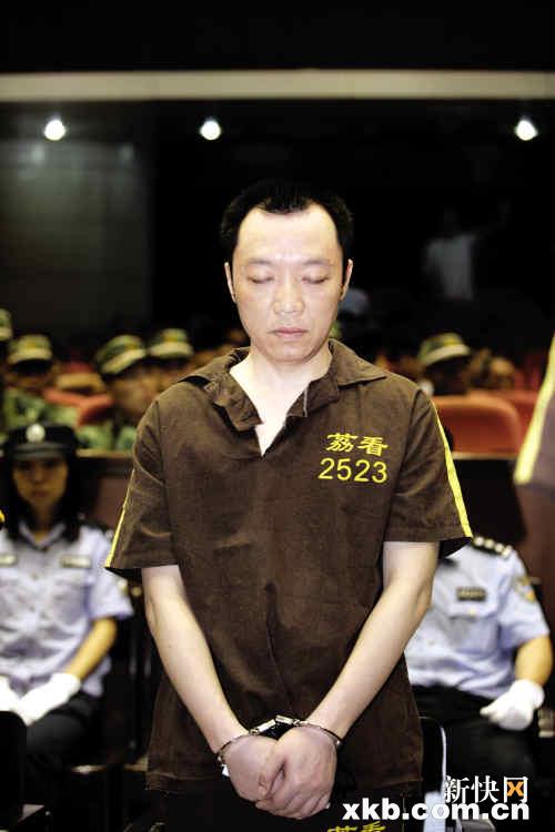 阶段法官问被告最后有什么意见,多数被告均表示愿意接受索赔,伍志坚