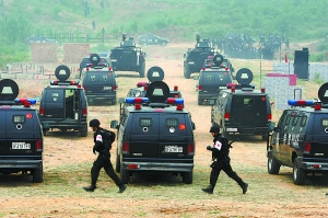 北京特警百車千人實彈演練反恐