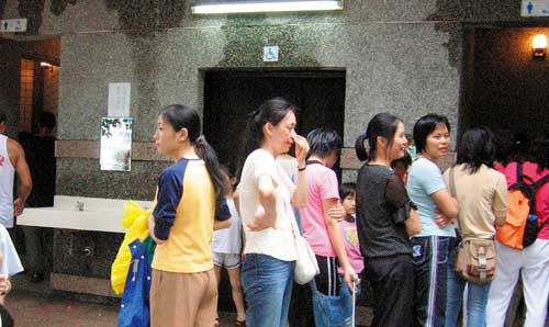 女性如厕"不方便"台民意代表拟提案改厕所比例