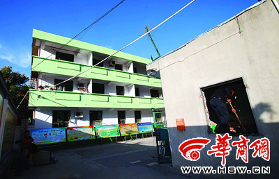 今起出入小寨小学须登记图