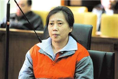 颜银霞受审时自称从不骗人.