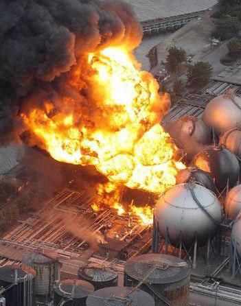 油罐区发生大爆炸图片