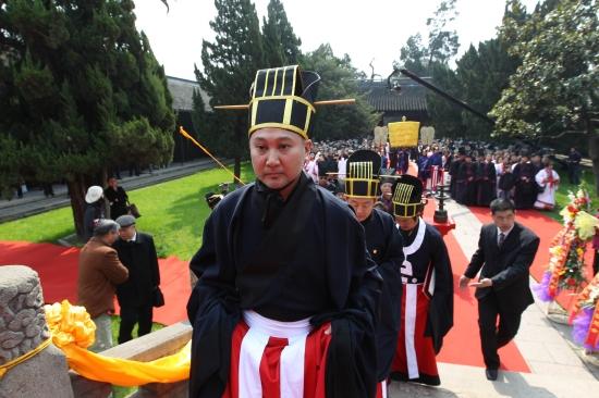 孔子后裔办清明祭祖典礼
