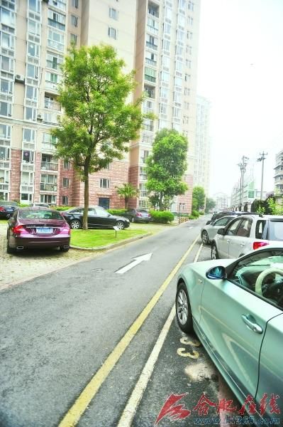 地面停靠的车辆