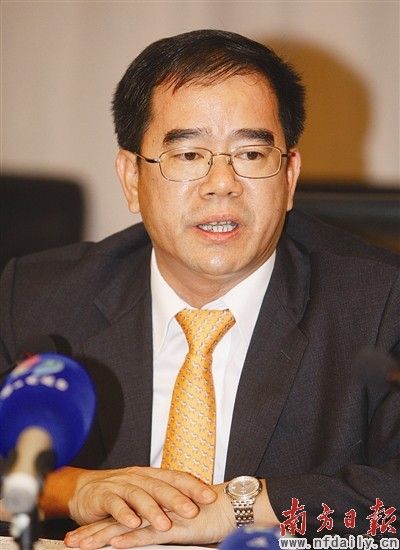 新一届11名市委常委亮相,左起:区邦敏,魏辉,邓伟根,冯德良,周天明