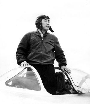 袁彬:"新疆航空队"飞出的将军