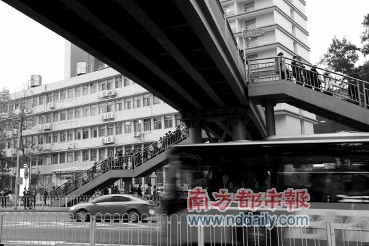 岗顶天桥要拆引桥