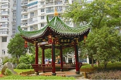 大厦小区143名业主集资15万建凉亭